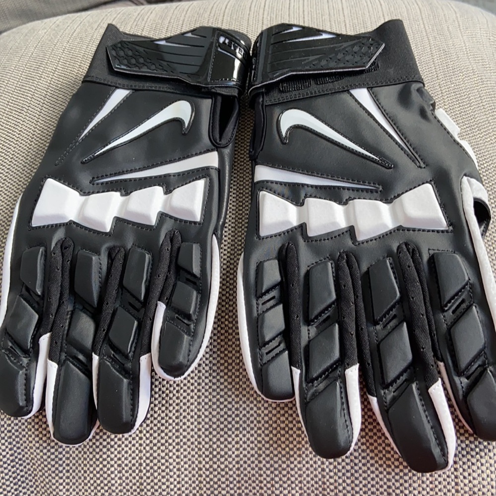 Nike gloves - Picture 2 of 10
